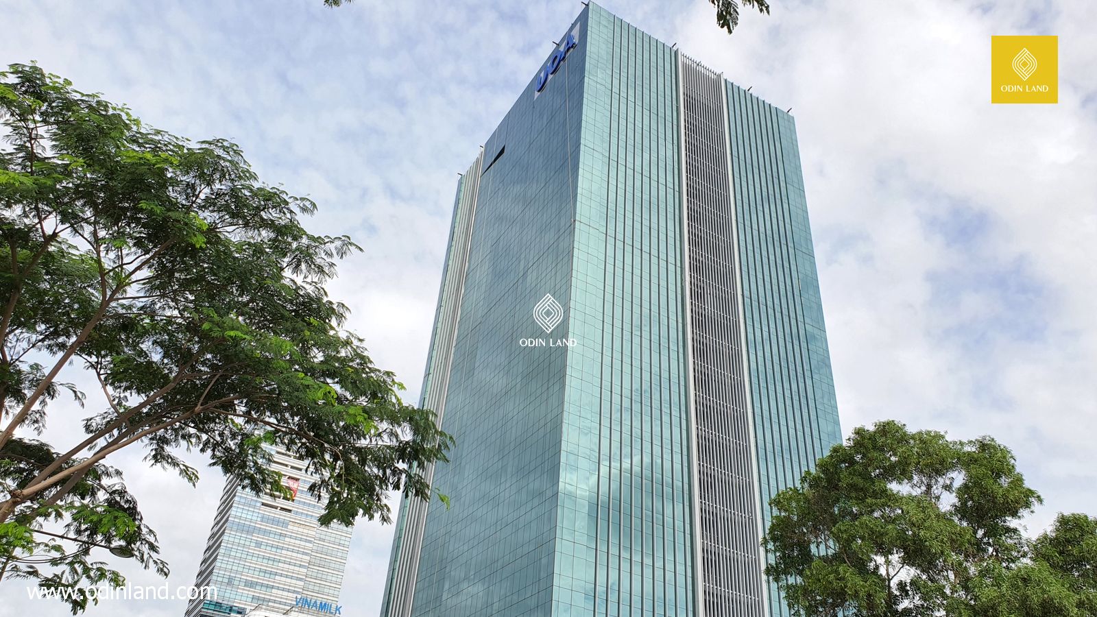 Office for lease at UOA Tower 