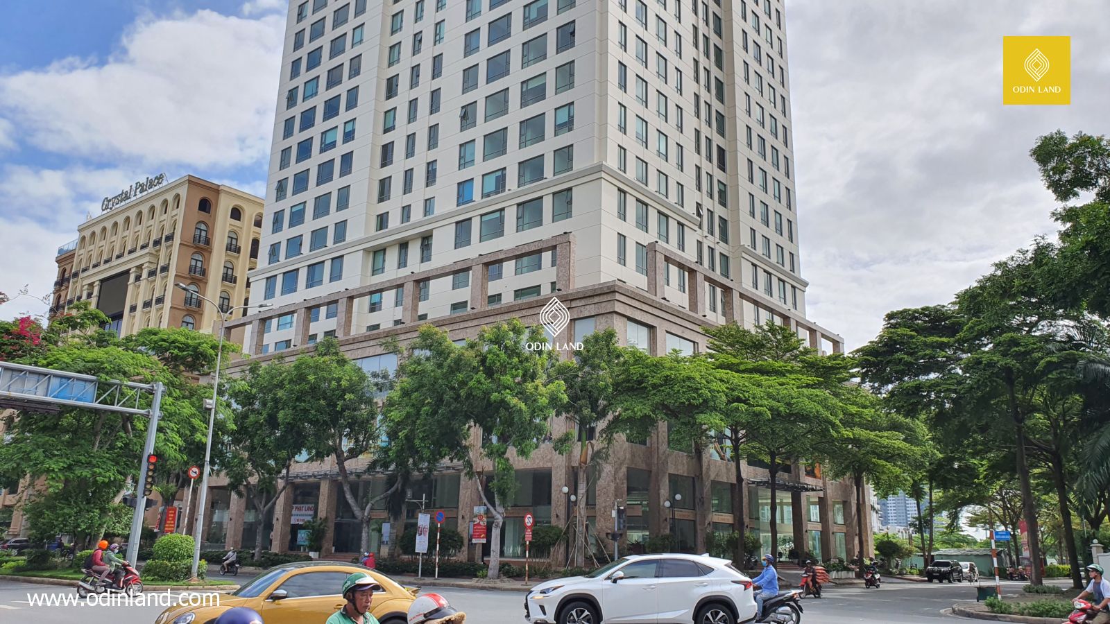 Office for lease at Golden King Building