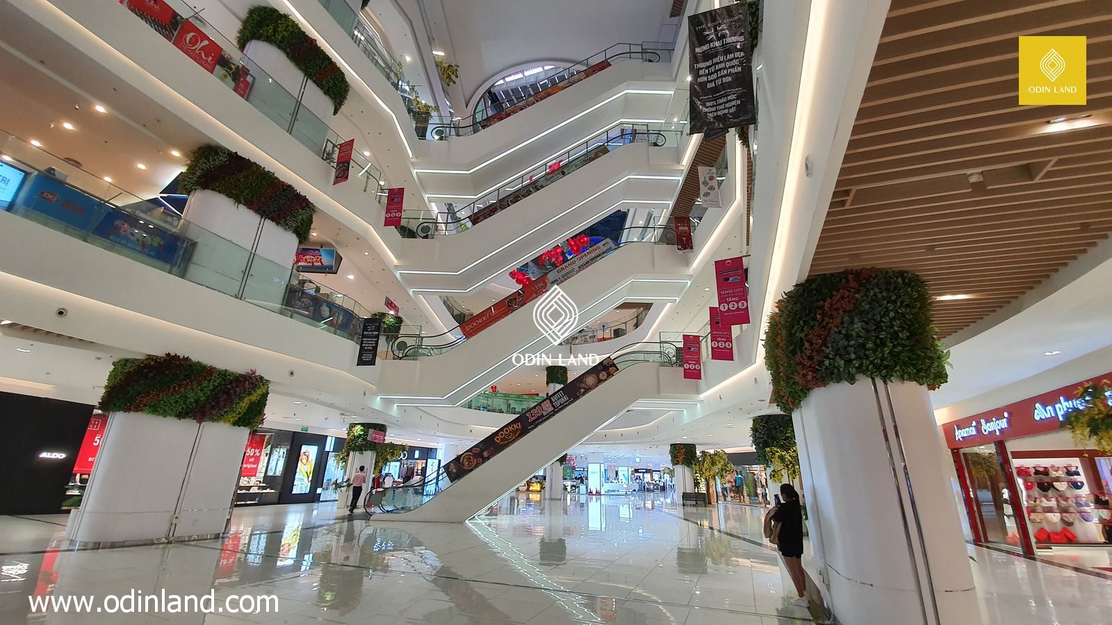 Toa Nha Giga Mall 